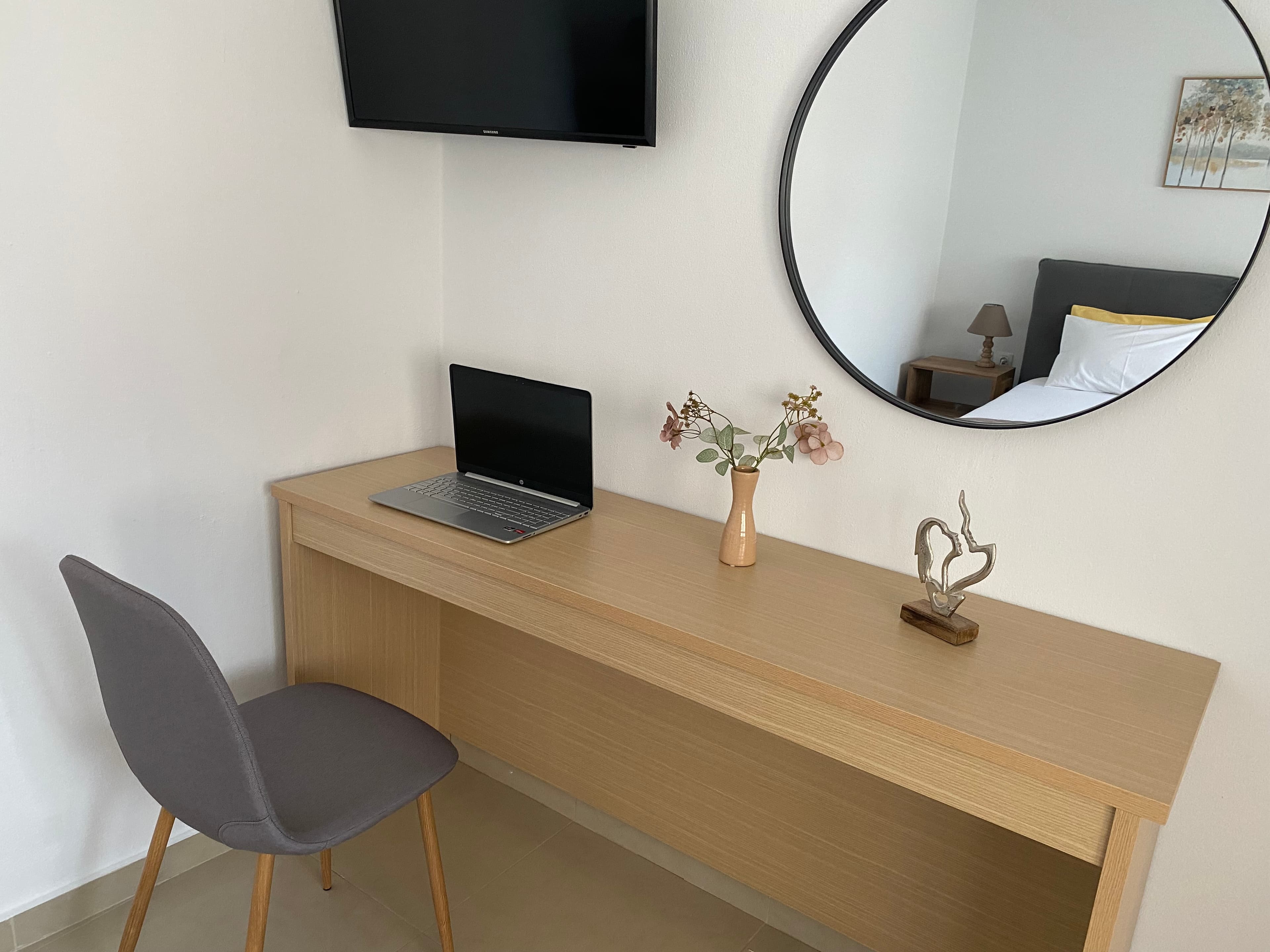 Central & Riverfront Apartment 3 - photo 2