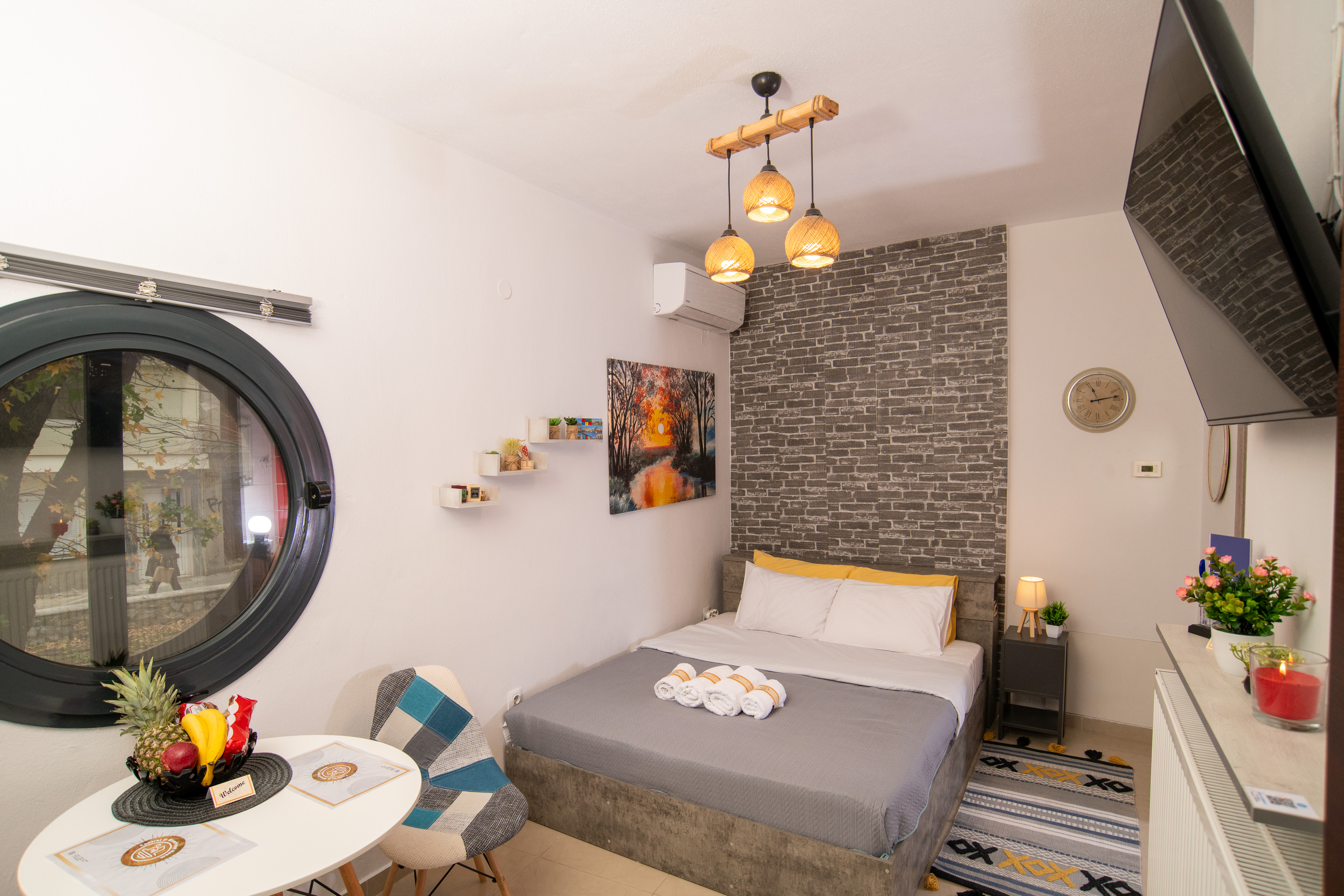 Central & Riverfront Room (Studio) — photo 1